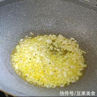 m2勺豆瓣酱撑起的主食，一家三口吃不够