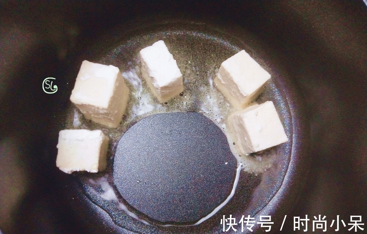 家人|豆腐简单又好吃的做法，外酥里嫩，酸甜可口，家人都爱吃