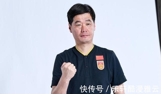 教学赛|国足最新定妆照透露玄机,郑智又引热议,李霄鹏已有选择!
