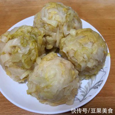 没有人可以逃得过猪肉酸菜饺子的美食诱惑