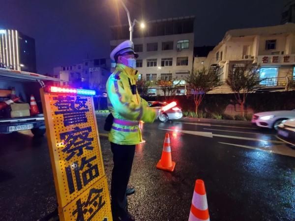 查处|中秋假期，在雨中邂逅他们……