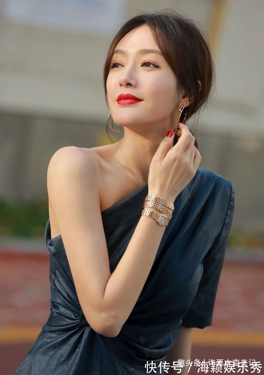 珍珠项链 女人过了45岁,建议少戴这4种“首饰”,显廉价不说还没气质