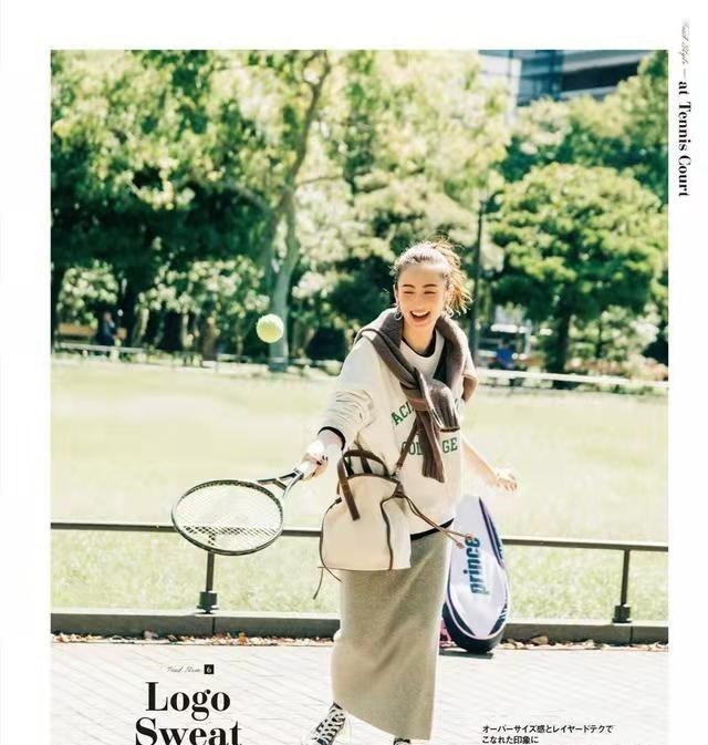 黑白色 秋天靴子已经失宠了,今年流行帆布鞋,时尚减龄!