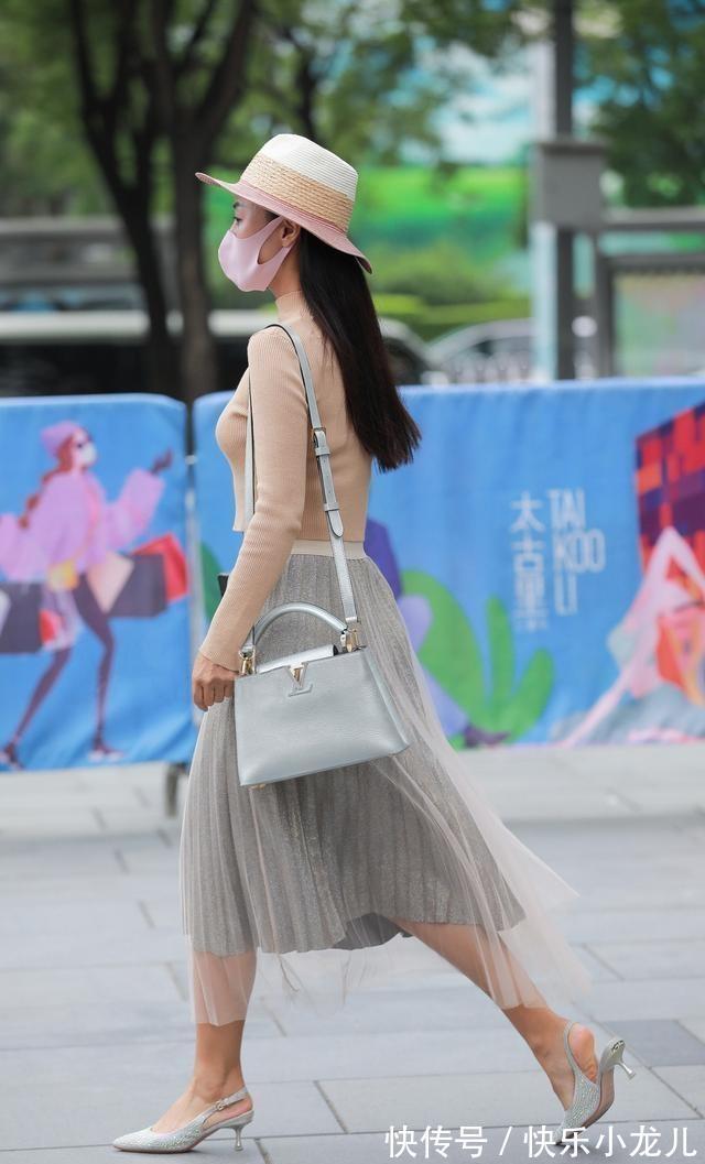 半身 帅气抢眼的连衣裙装扮特别引人注目,气质女生都爱穿,时尚清新