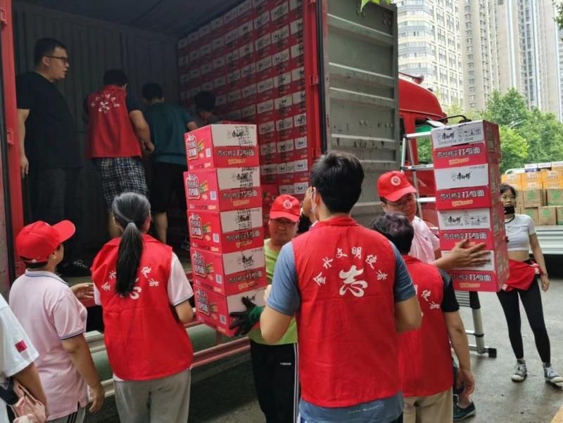 抗洪|康师傅“急难救助车”打通救灾最后一公里 超过万箱产品已送抵一线