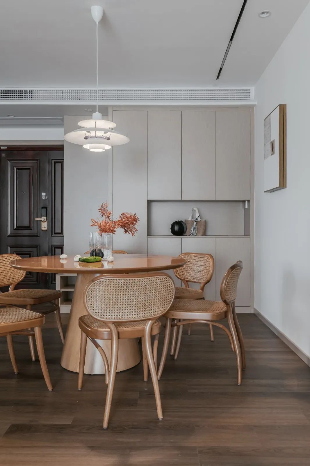 146㎡现代简约设计风格，打造南北朝向的明亮空间|黄石装修 | 过道