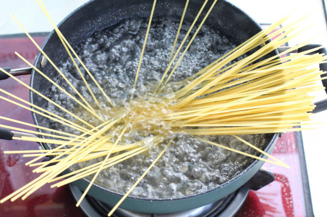 完美复刻西餐厅培根芝士意面,奶香浓郁好吃到舔盘,简单又实惠!