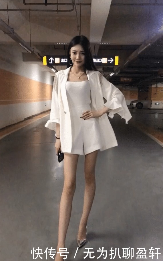 小姐姐|停车场里的筷子腿美女,这身材太骨感了!