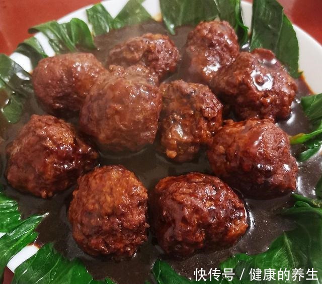 红烧狮子头，肉香四溢，美味下饭！