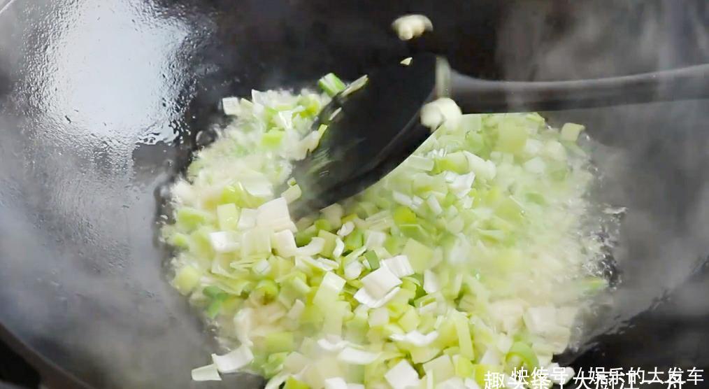 塌陷|蒸包子,记住不要直接上锅蒸,大厨教你一招,包子蓬松暄软不塌陷