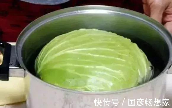 美味|将整颗包菜放入锅中，40分钟后，美味的不敢想象
