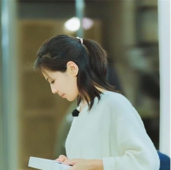 头发 三四十岁的女人,如果你是黑色头发,建议这3款发型,减龄有气质