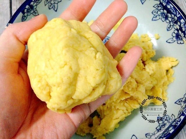 玉米面别再煮粥了,这么做比锅巴脆,比蛋糕香,减肥期吃正合适