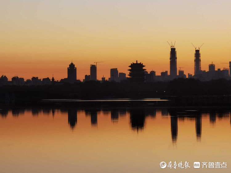 秋已成诗！济南大明湖天空澄碧纤云不染，简直美到心醉|情报站| 齐鲁壹点