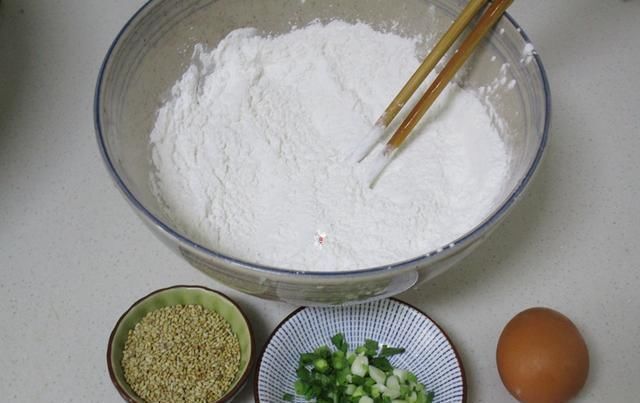 儿子迷上这早餐,做法简便快速,脆糯咸香,天天让我给他做