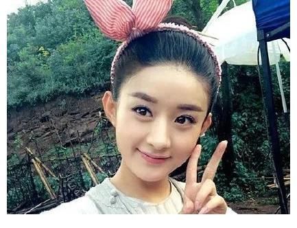 赵丽颖生活自拍照,像极了你和我,大头像一样,太接地气了