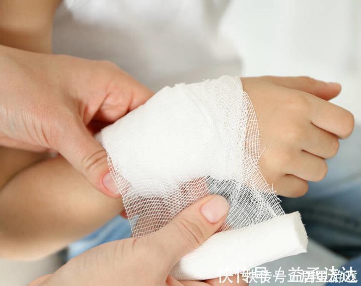 发育|8岁男孩缺钙不长个,父母不知,身体停止发育,医生:家长太疏忽