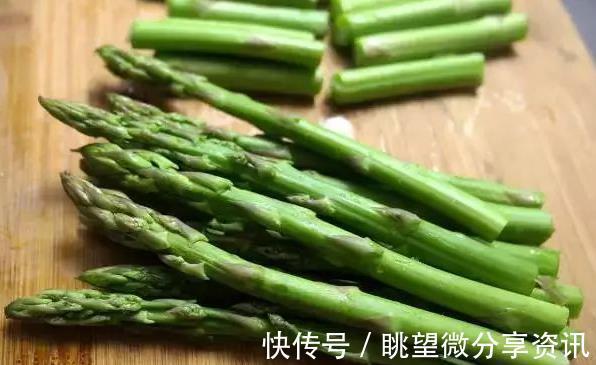 52岁大爷血管犹如20岁小伙,平时常吃4种食物,血管科医生:做得好!