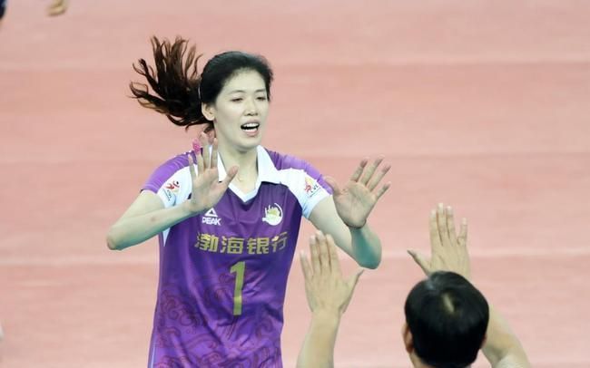天津女排|有反转!最佳主攻李盈莹又荣膺排超MVP, 球迷:最大赢家不是她