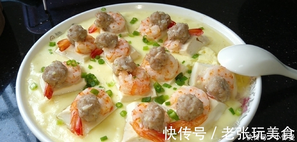 豆腐中打入2个鸡蛋，没想到这么好吃，鲜嫩味美，上桌汁都不剩