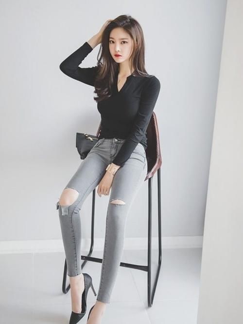 紧身衣|身姿丰盈的美女,穿上紧身牛仔裤小姐姐,不仅个性时尚还妩媚多姿