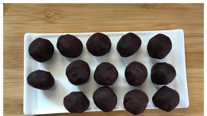 月饼最简单的做法，不用烤箱不用面粉，少油低糖，好吃不胖零失败