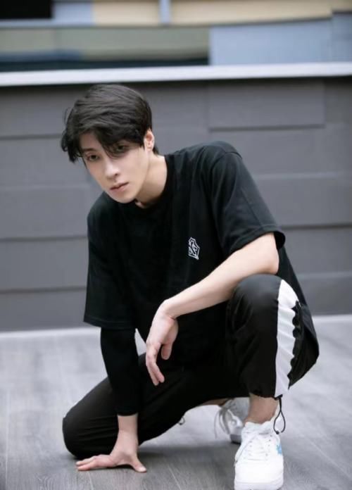 张淇|《披荆斩棘》里的3位“隐形人”，咖位小没综艺感，很难出头