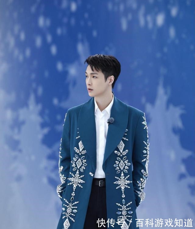 彭昱暢|張藝興取代彭昱暢成《向往的生活》常駐嘉賓，穿軍大衣現(xiàn)身！