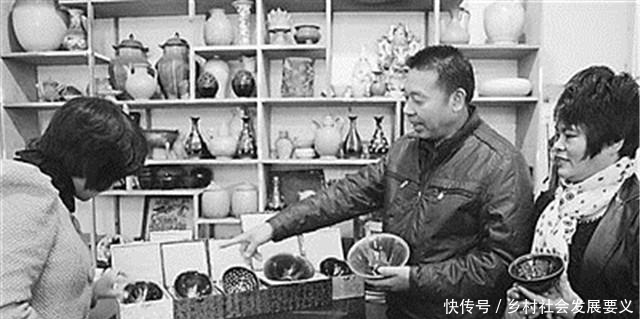 日本专家鉴宝,估价2500万日元,实际却是中国大妈的作品