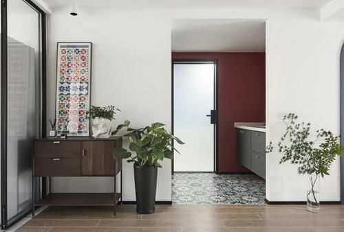 电视|她把客厅一分为二，家里多间房，再把电视请出家，生活简单又幸福