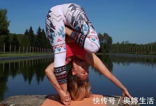 左腿|生活节奏不宜过快,早上出门前不如练练瑜伽,舒缓全身,清醒头脑