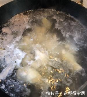 家常鸡肉菜谱,鸡翅根烧土豆,好吃到爆,美味又下饭,吃不够