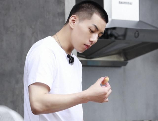 话痨|女儿们的恋爱：金晨拒绝“话痨”男嘉宾，与第3位对象相约火锅店