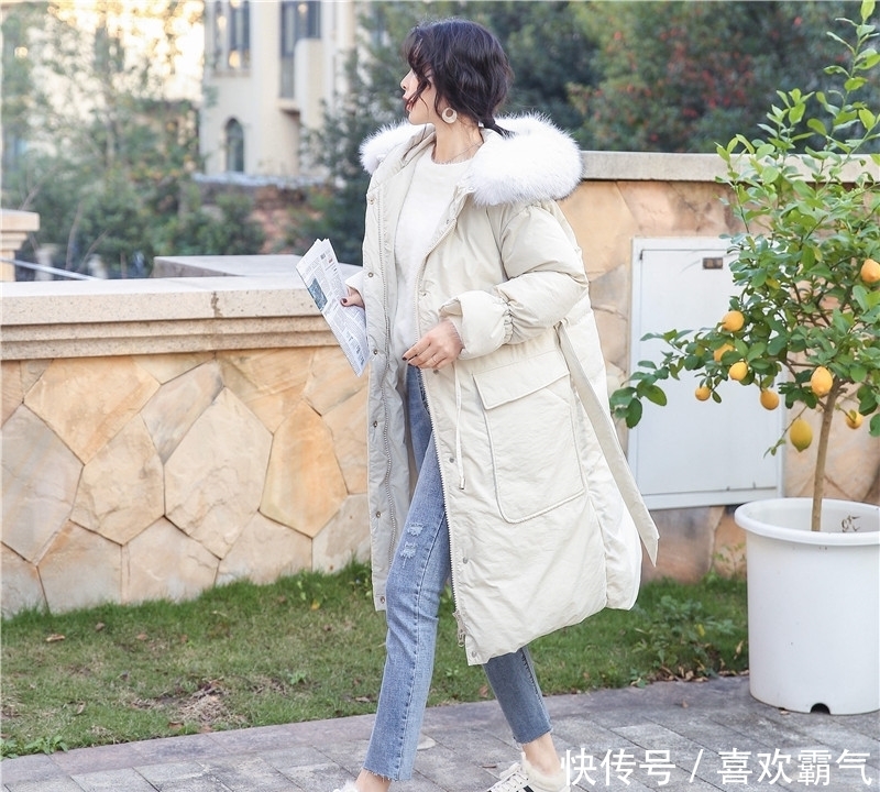 建议大家:羽绒服就买下面这颜色的,保暖还显年轻,几年不过时