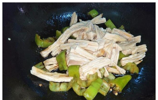 腐竹|泡腐竹时，用冷水还是热水？教你正确做法，以后别乱炒了