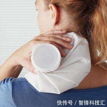 退化性|颈椎病疼痛难忍怎么办?学会3个方法慢慢见效,快为家人珍藏!