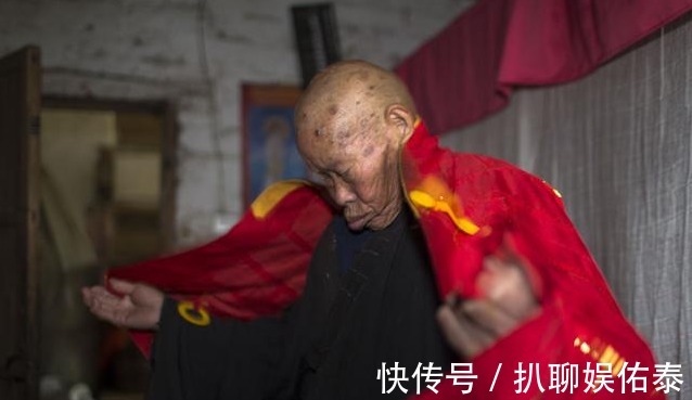佛衣|他14岁出家,如今80多岁,曾救母割肉,一件佛衣走一生