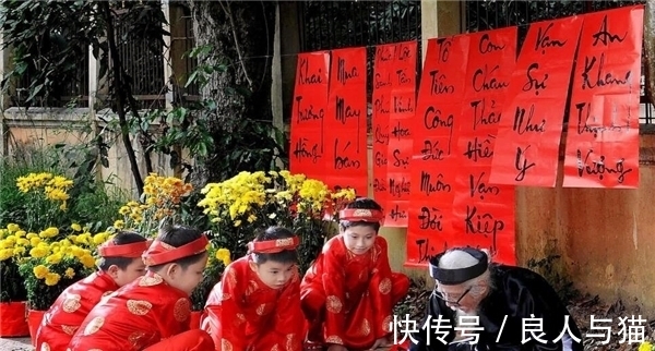 字母!越南废除汉字75年,就连春联也是改用字母,但有一个字抹不掉