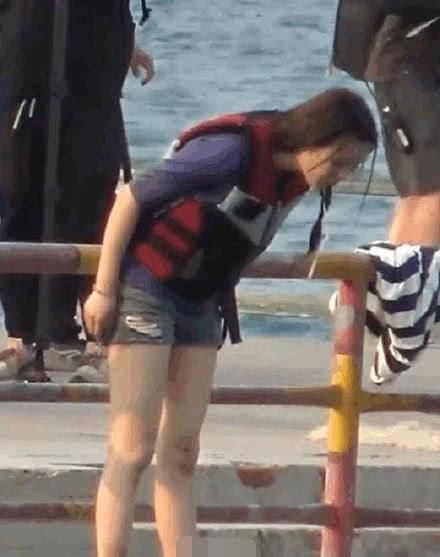 杨超越回应往海里吐痰:哪来的往哪去!锦鲤妹妹太耿直了