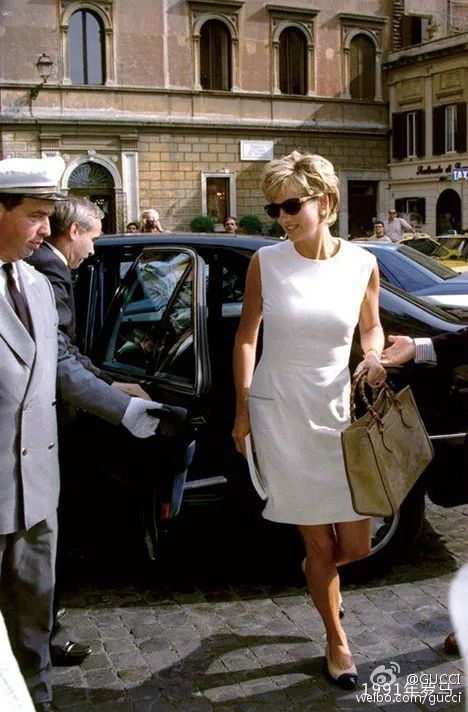 m 剪了短发的娜比，背啥我买啥