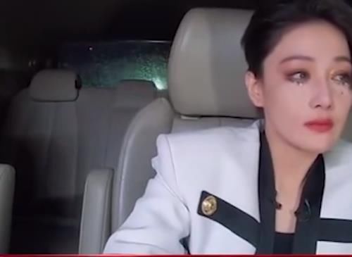 张馨予四公淘汰,给老公打电话哭化妆,何捷说的话堪称情话模板