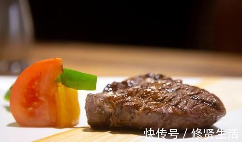 饮食习惯|吃西餐点了全熟牛排，女友一直笑我土老帽，老板却问：你是同行？