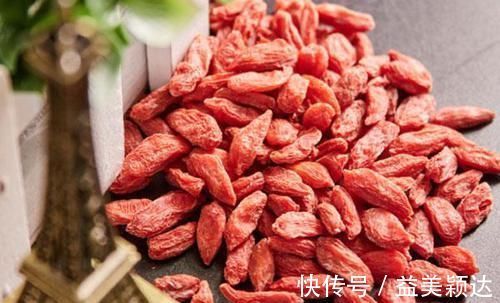 黄芪泡水|黄芪泡水喝,加点“它”,滋阴、补气、活血,还能显年轻