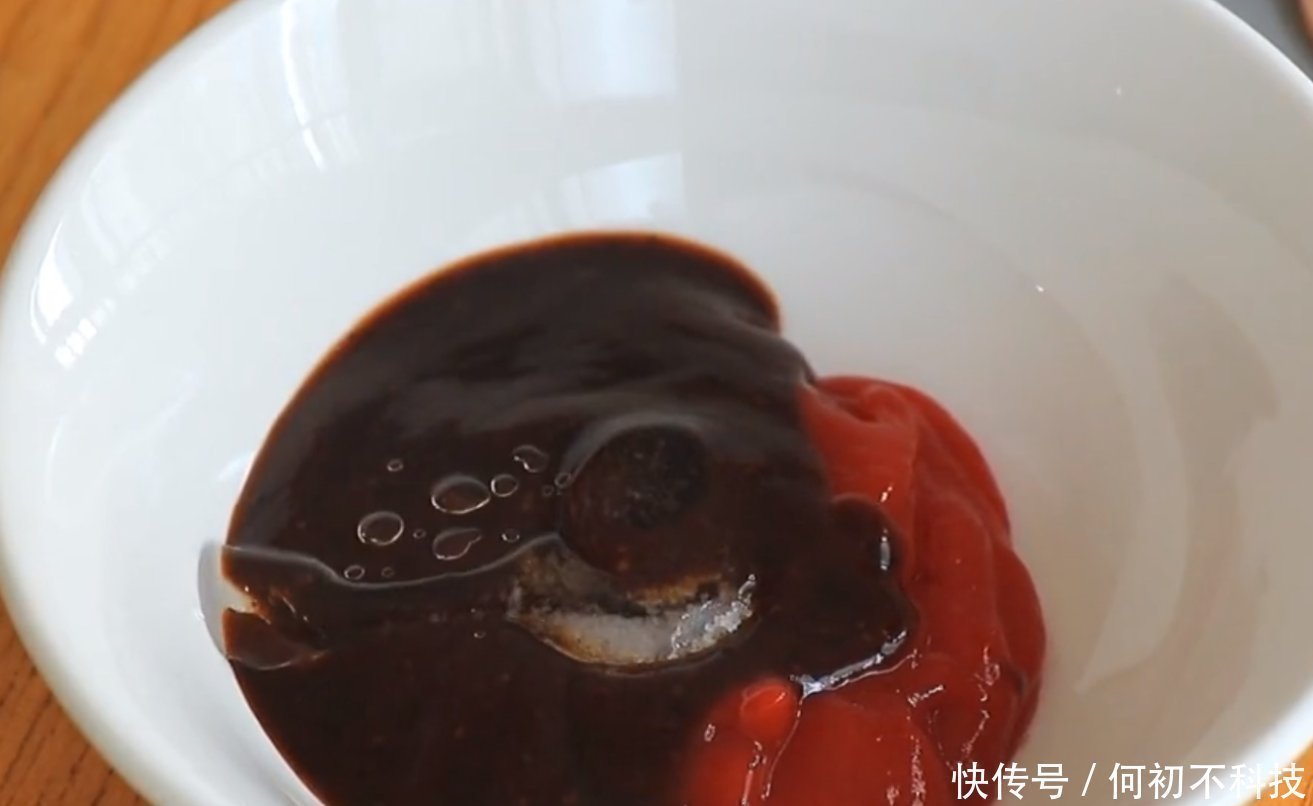 奶酪|想吃披萨不用出去买,自己在家做,15块钱成本,做一次吃半月不坏