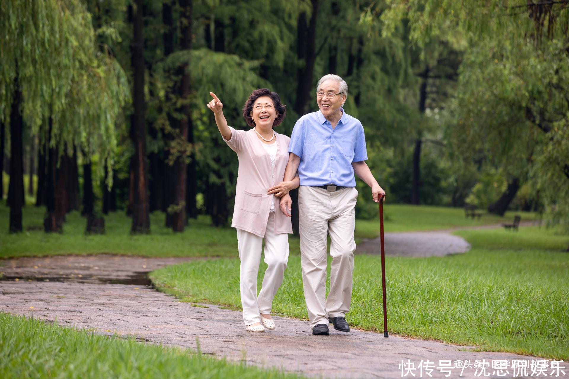 长寿的人，走路时会有五个表现，若你全部符合，恭喜你身体很硬朗