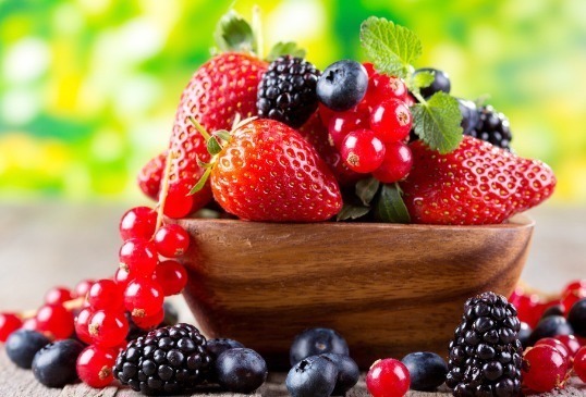 草莓|女人不想老太快,坚持吃此种不起眼的食物,越吃越“嫩”像个姑娘