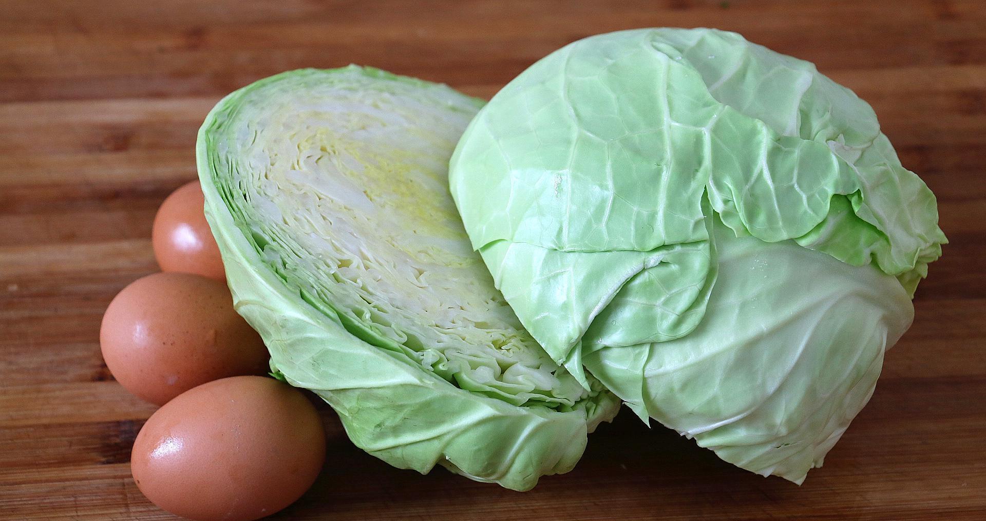 包菜加3个鸡蛋,教你新鲜吃法,一周做5次,出锅比吃肉还香