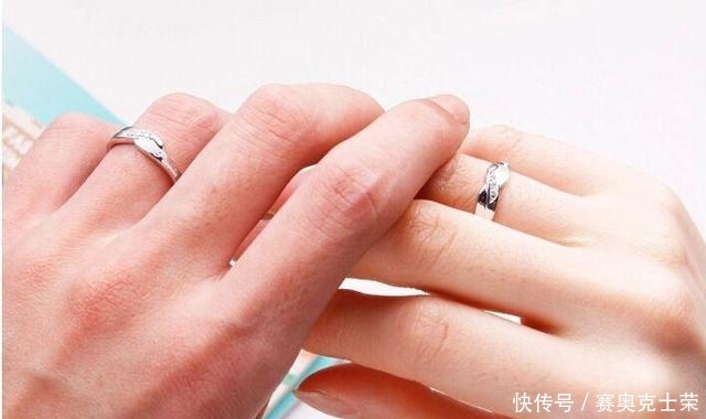 情侣|520除了口红还能送什么?五种情侣款供你挑,充满新意又好看