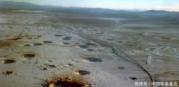 原子弹|原子弹威力到底有多大?当看过这些核试验场地的天坑后,你就懂了