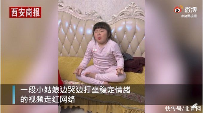 女孩心仪奖品被赢走后痛哭“做法”，自称可以缓解情绪，网友笑翻